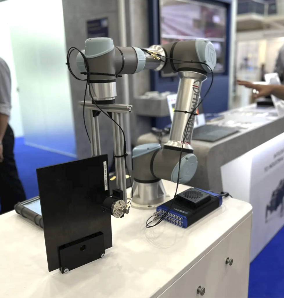 ロボットアームと超音波探傷装置を組み合わせた自動検査システム